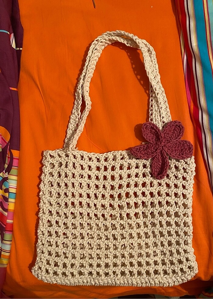 Pembe Çiçek Charmlı Fishnet Örgü Çanta - Görsel 3