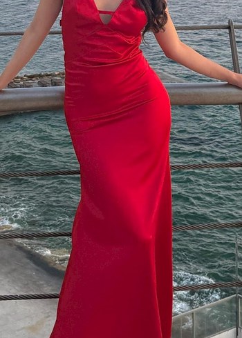 Kırmızı Saten Sırt Dekolteli Uzun Abiye - Görsel 4
