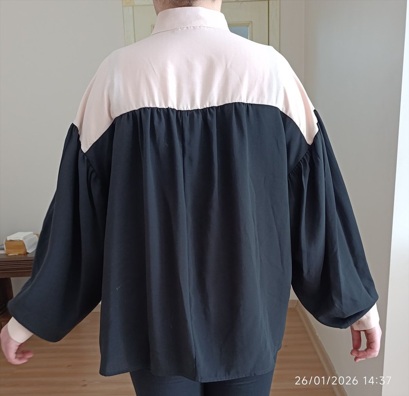 Siyah Düğmeli dik yaka balon kol gomlek - Görsel 3