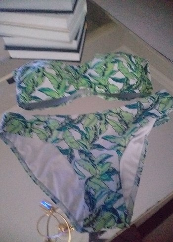 Yeşil Desenli Bikini Takımı