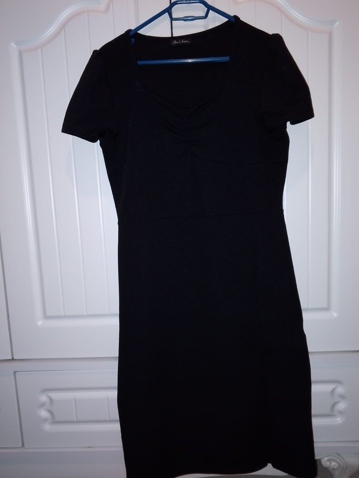 Uzun Siyah Gotik V Yaka Elbise - Görsel 2