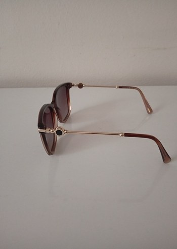 Osse Kadın güneş gözlüğü
Klasik Bej Tokalı Kadın Güneş Gözlüğü - Görsel 3
