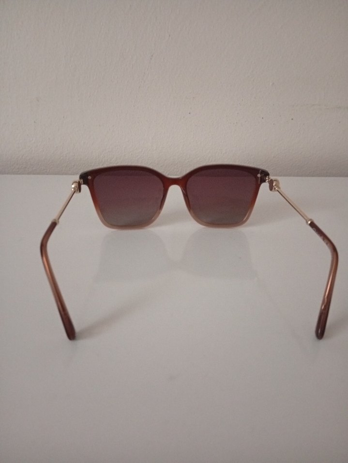 Osse Kadın güneş gözlüğü
Klasik Bej Tokalı Kadın Güneş Gözlüğü - Görsel 4