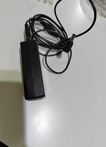 19v 2.37A laptop adaptoru - Görsel 3
