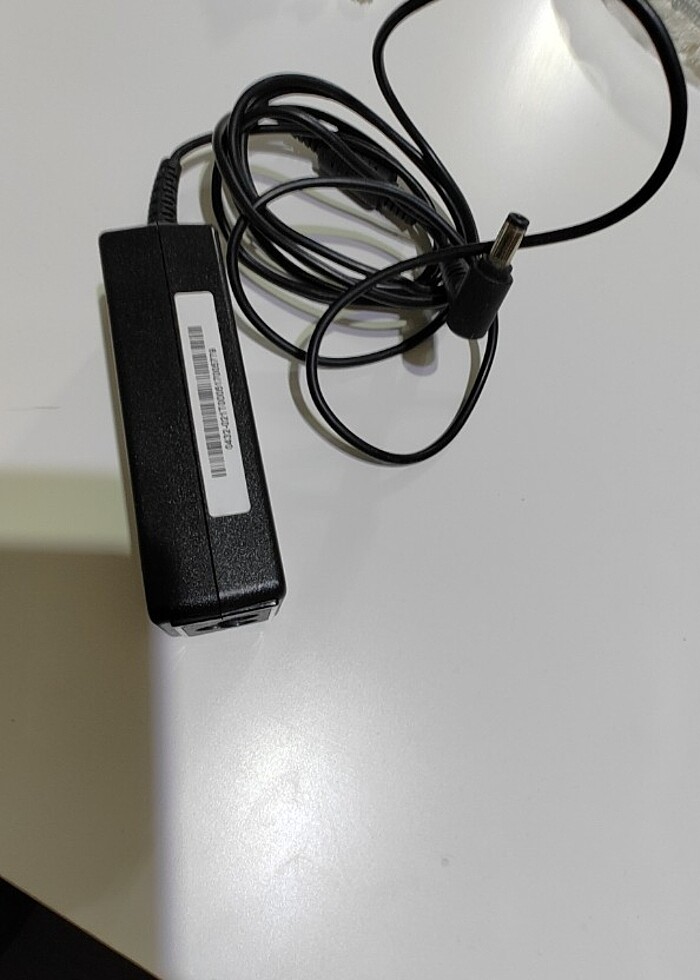 19v 2.37A laptop adaptoru - Görsel 2