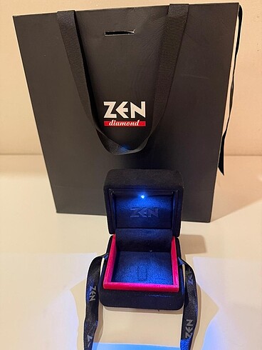 diğer Beden Zen pırlanta ışıklı yüzük kutusu