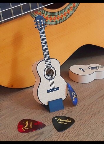 Gitar şeklinde pena standı