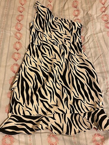 m Beden siyah Renk Zebra Desenli Tek Kol Elbise