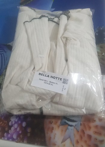 Beyaz Çizgili kadın gecelik - Görsel 4