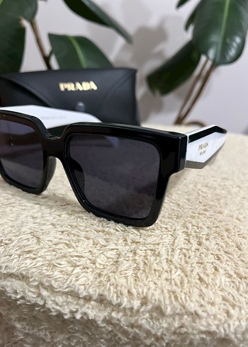 Prada Prada Siyah Parlak Kadın Güneş Gözlüğü