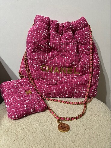 Pembe çanta