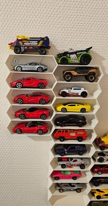 10 Araba için Hot Wheels rafı