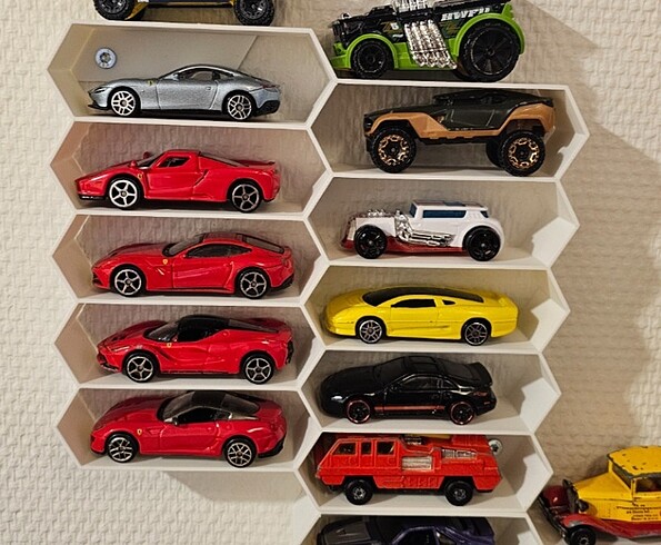 Diğer 10 Araba için Hot Wheels rafı