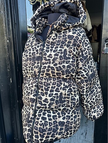 Diğer L-Xlarge beden leopar şişme mont