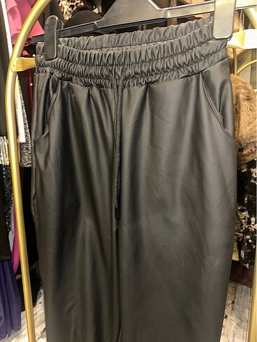 Mat görünümlü suni deri  pantolon - Görsel 2