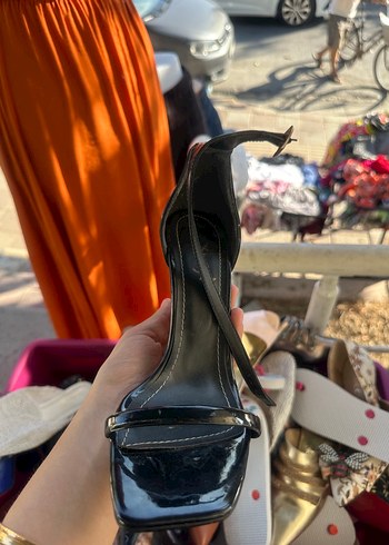 Siyah Yılan Desenli Topuklu Kadın Ayakkabı