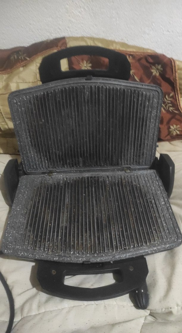 Siyah Tost ve Sandviç Makinesi - Görsel 2