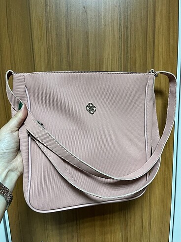 Pembe çanta