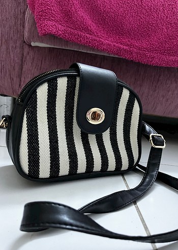 Siyah Zebra Desenli Kadın Omuz Çantası