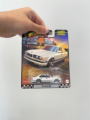 Hot Wheels Premium 91 BMW M5 Boulevard