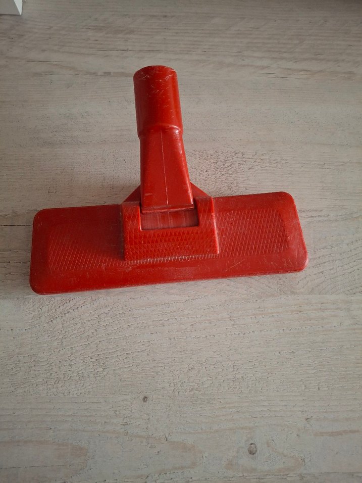 Kırmızı Süpürge Başlığı - Görsel 2