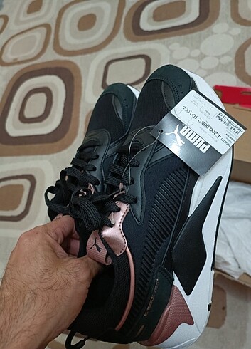 Puma rs x sıfır hiç giyilmedi 40 buçuk numaradır 