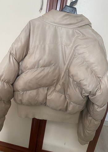 Düğmeli Bej Kadın şişme mont - Görsel 3