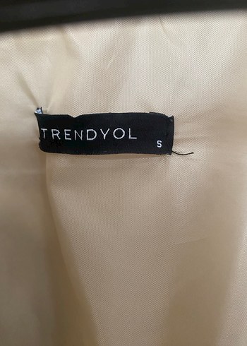 Düğmeli Bej Kadın şişme mont - Görsel 2