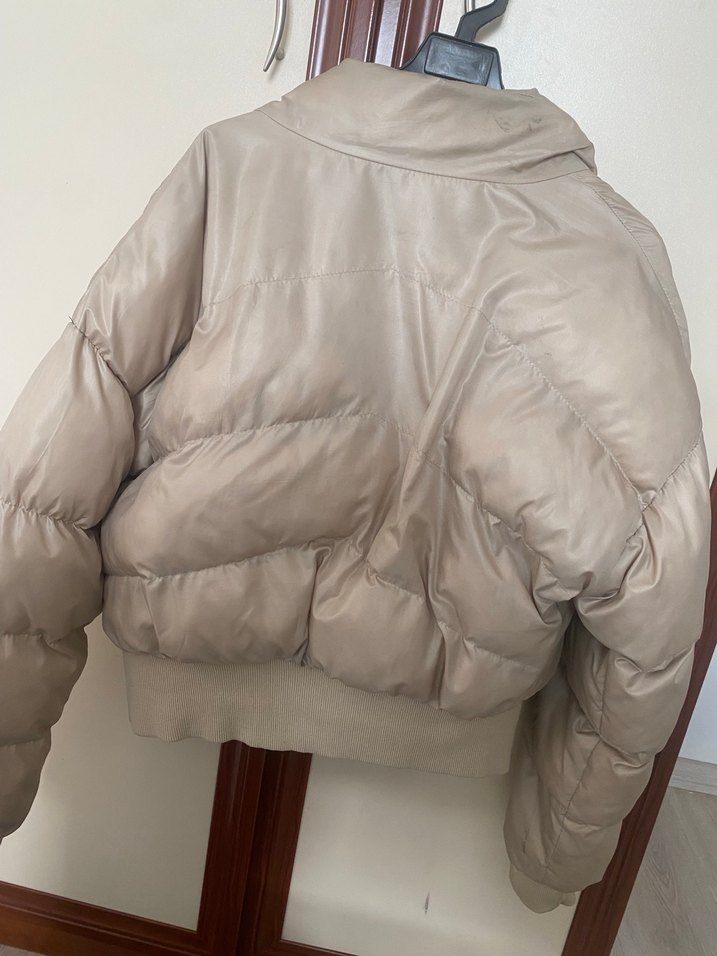 Düğmeli Bej Kadın şişme mont - Görsel 3