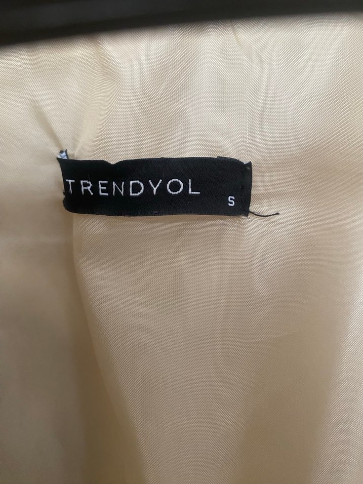 Düğmeli Bej Kadın şişme mont - Görsel 2