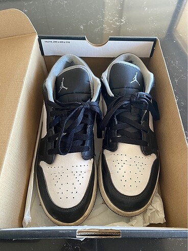 Air Jordan 1 Low Black Medium Grey (GS)
