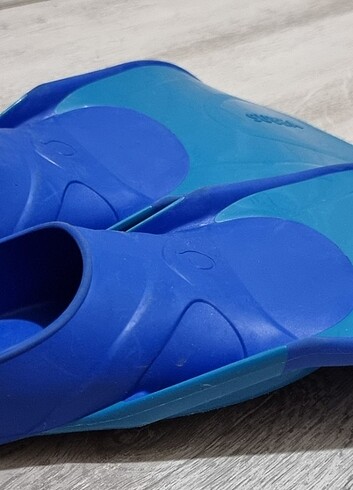 Decathlon Deniz -havuz paleti 32-33 numara