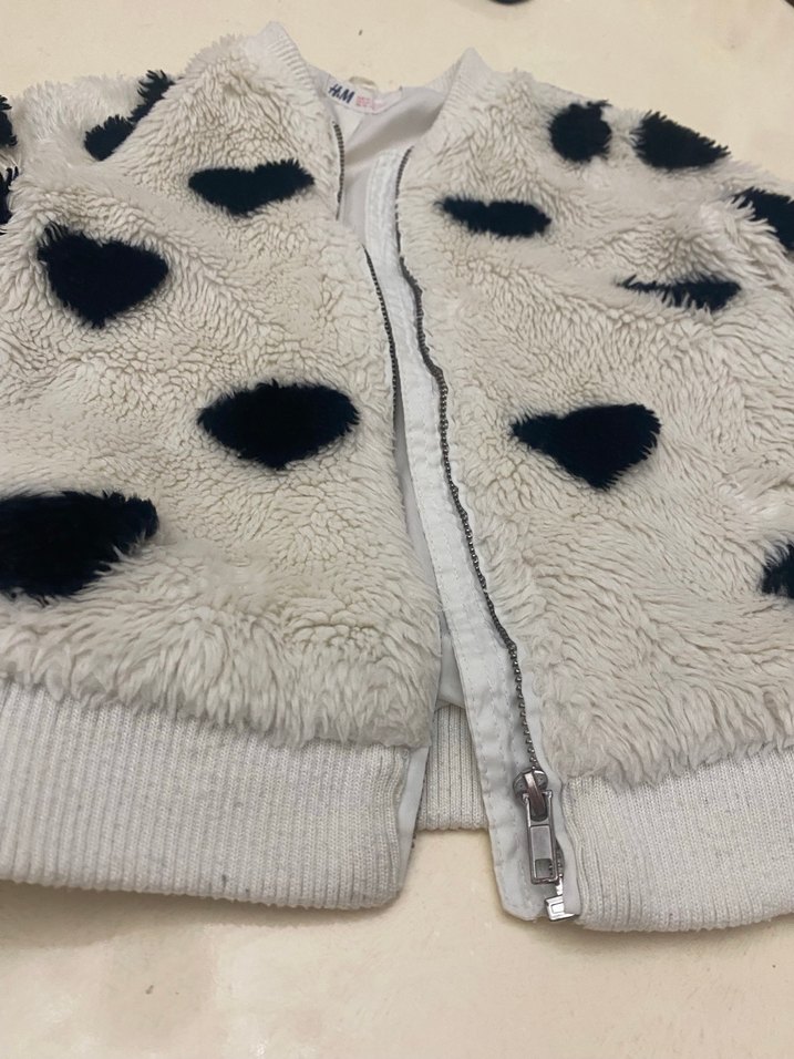 Kız Çocuk Beyaz Kalp Desenli Peluş Ceket - Görsel 2