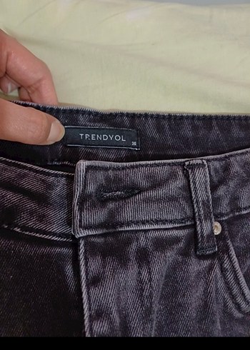 Kadın Siyah Batik Desenli Kemerli Denim Pantolon - Görsel 3