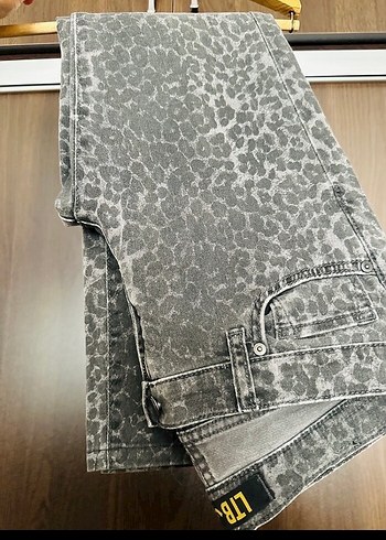 Gri Desenli Kadın Jean Pantolon - Görsel 4