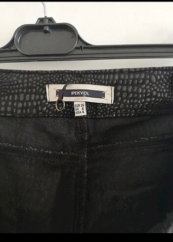 Siyah Yılan Desenli Deri  görünümlü Kadın Pantolon - Görsel 4