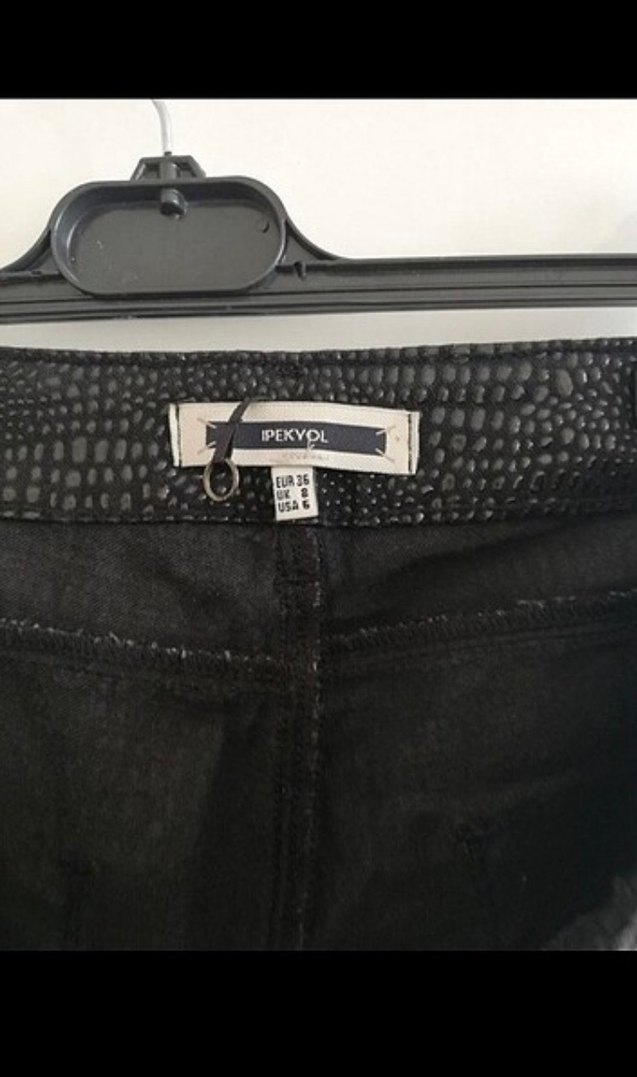 Siyah Yılan Desenli Deri  görünümlü Kadın Pantolon - Görsel 4