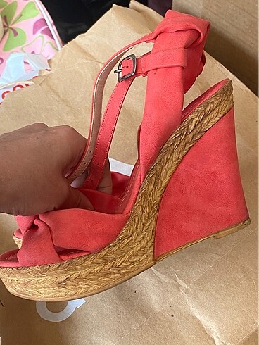 Dolgu topuk sandalet - Görsel 3