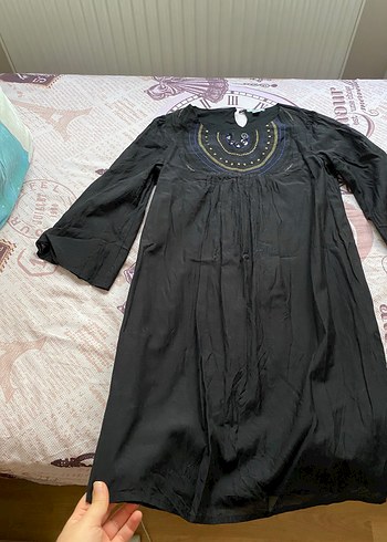 Mavi Nakışlı Siyah Orta Boy Elbise