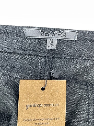 m Beden çeşitli Renk Bershka Kumaş Pantolon %70 İndirimli.