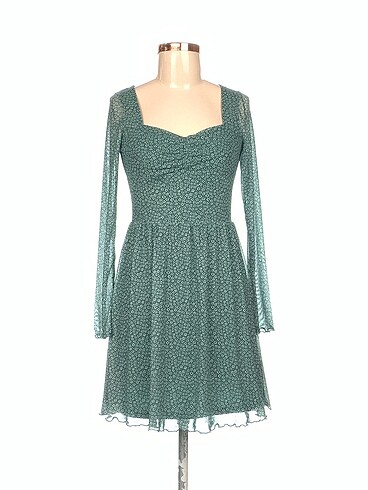 H&M Kısa Elbise %70 İndirimli.