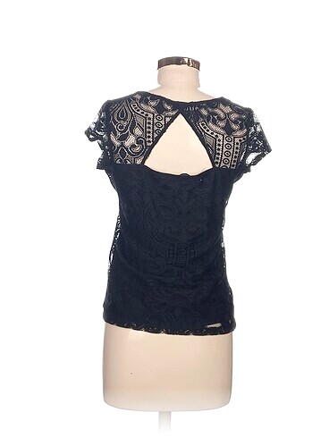 40 Beden Diğer T-shirt %70 İndirimli.