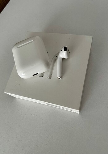 Orijinal Apple AirPods 2.nesil Şarj Kutusu ve Sağ Kulaklık
