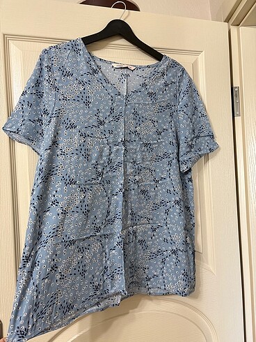 LC Waikiki LCW indigo mavisi v yaka kısa kollu bluz