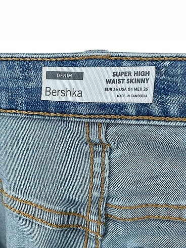 36 Beden mavi Renk Bershka Jean / Kot %70 İndirimli.