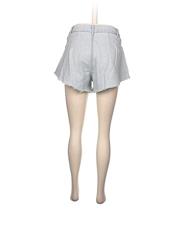 38 Beden Bershka Mini Şort %70 İndirimli.