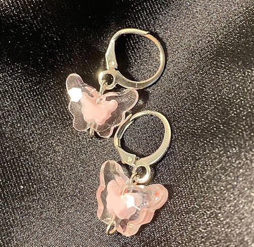 Pembe kelebek küpe