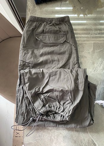 Gri Bol Kesim Paraşüt Kadın Pantolon - Görsel 3