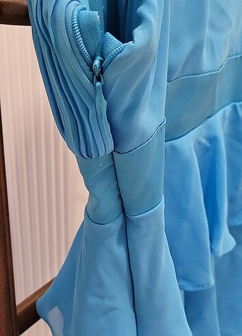 Mavi Mini Genç Kız Elbisesi Gül Detaylı - Görsel 4