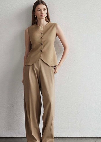 Bej Düğmeli Kolsuz Kadın Yelek ve pantolon 
ikili takım - Görsel 2